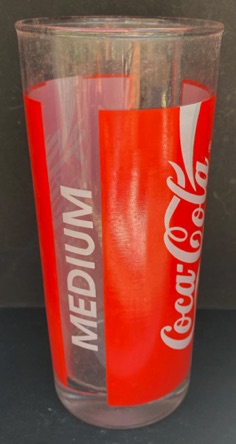 309025-1 € 3,00 coca cola glas rood wit MEDIUM D 6,5 H 15 cm.jpeg
